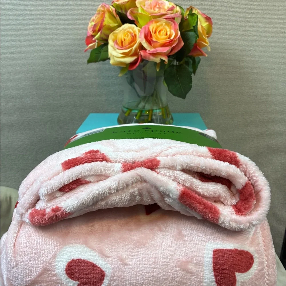 kate spade Pink & Red Heart Plush Blanket - Full/Queen